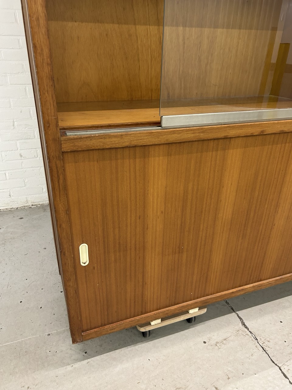 Vintage laboratoriumkast schoolkast