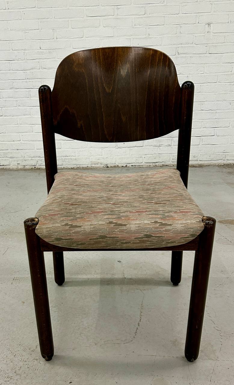 Partij 69 x vintage houten stapelstoelen