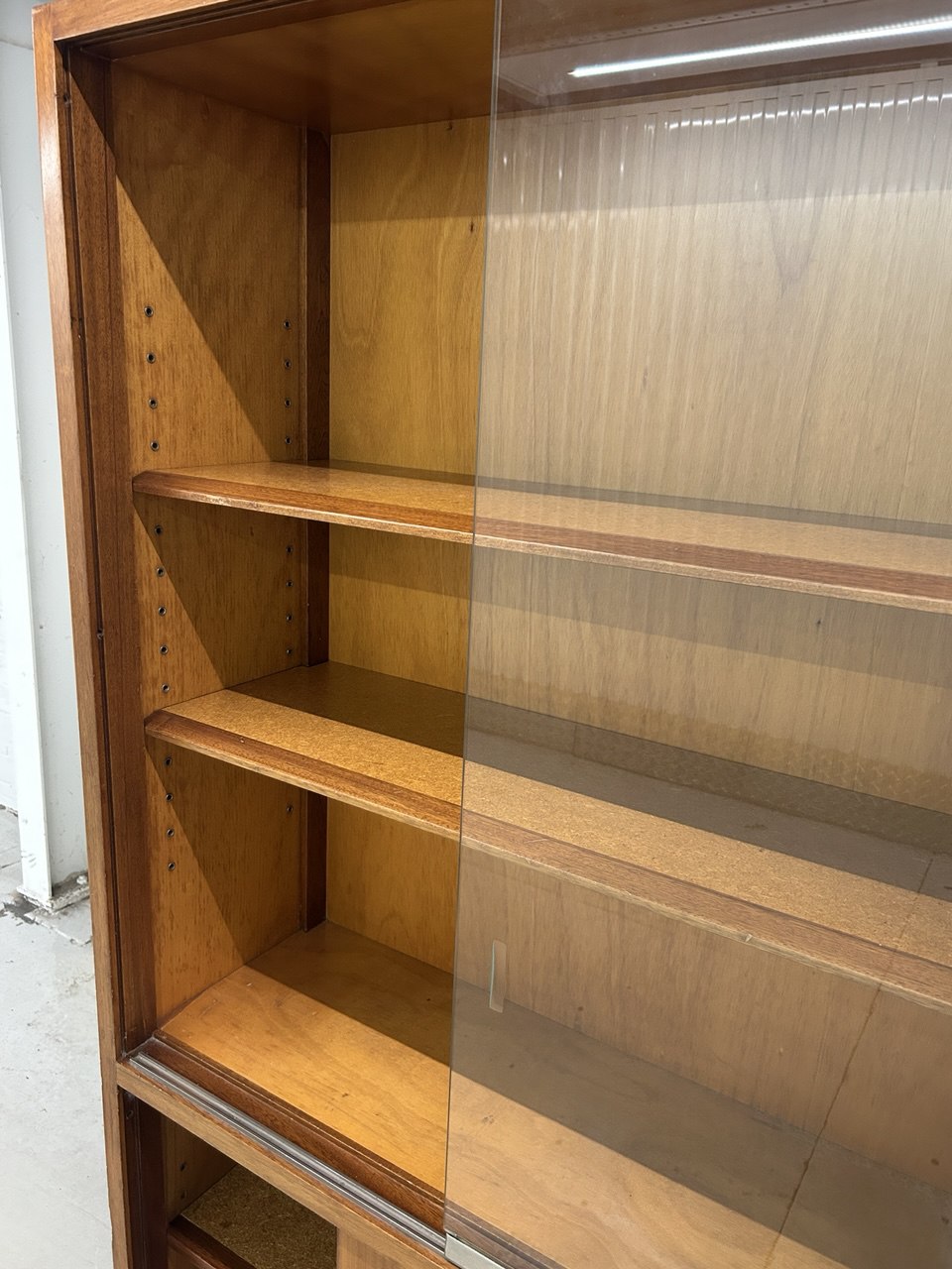 Vintage laboratoriumkast schoolkast