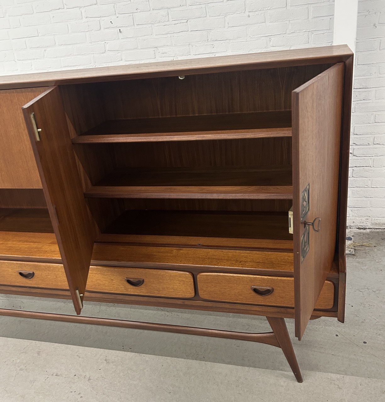 Louis Van Teeffelen Dressoir Highboard