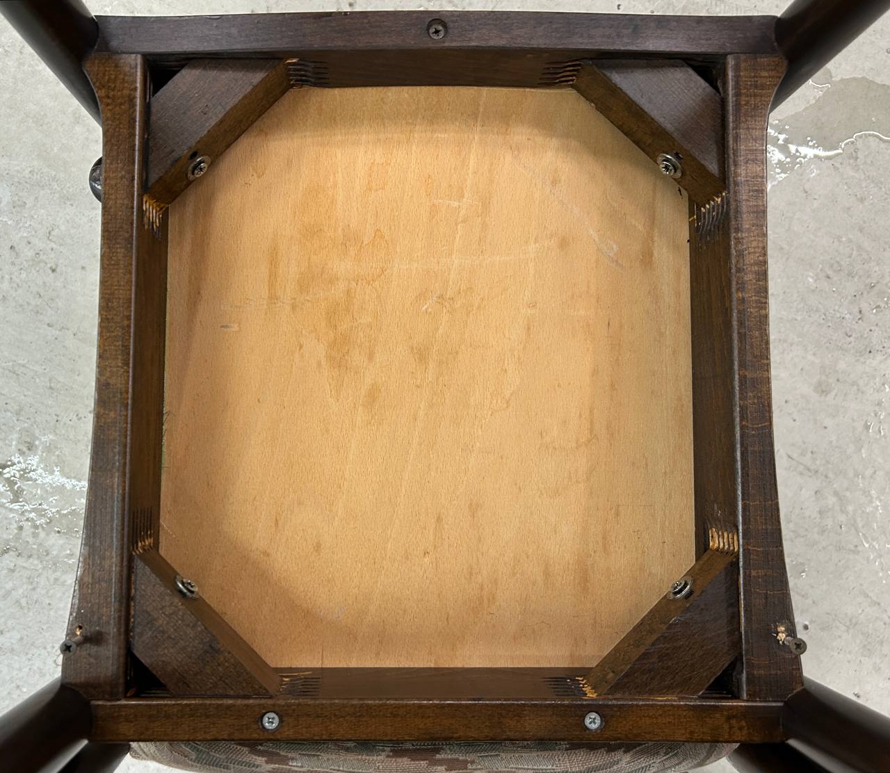 Partij 69 x vintage houten stapelstoelen