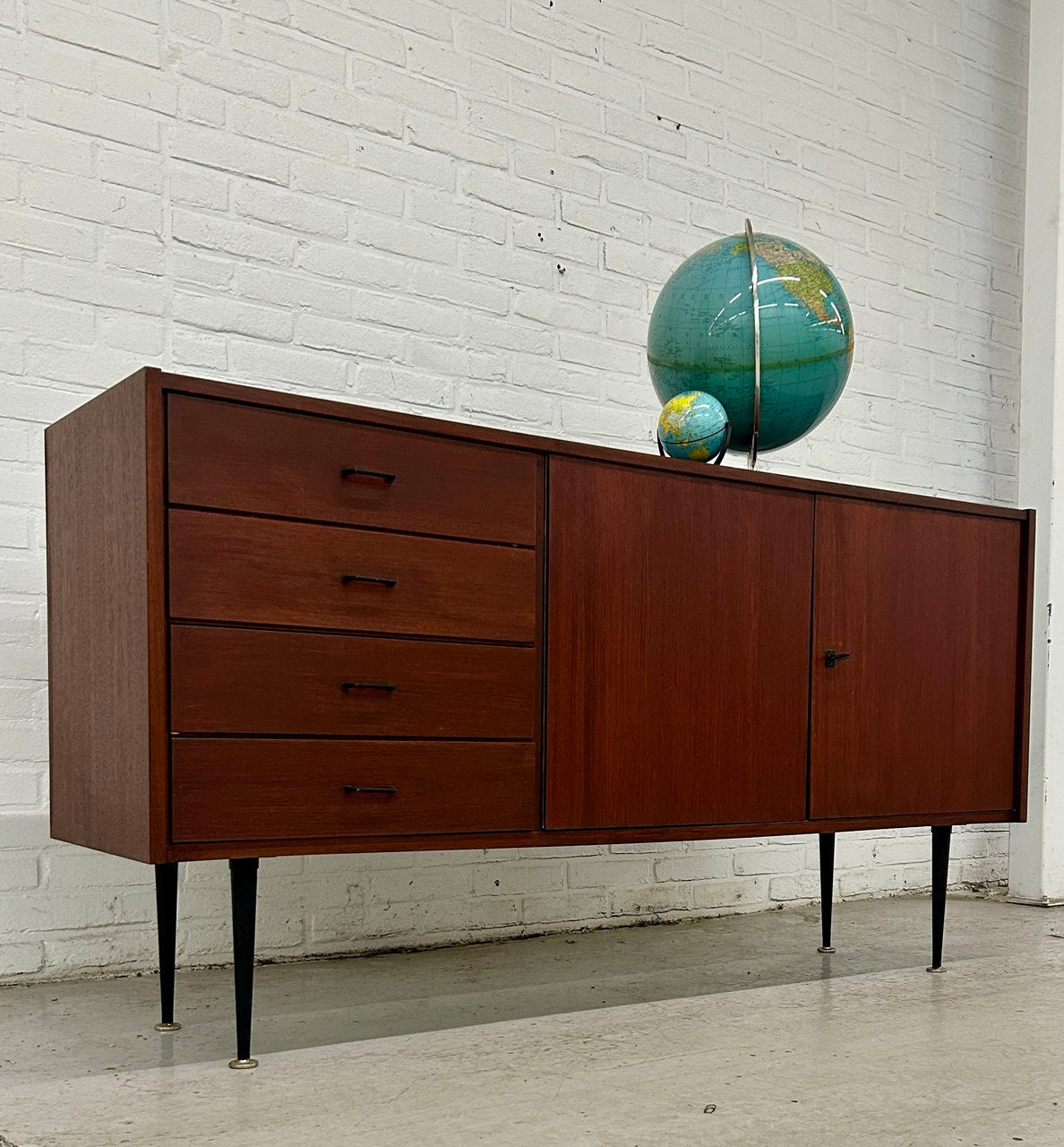 Vintage dressoir sideboard