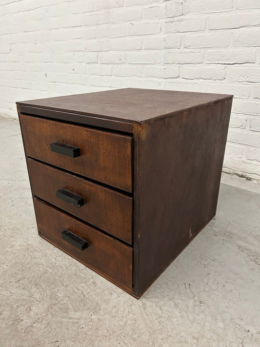 Oud vintage ladekastje