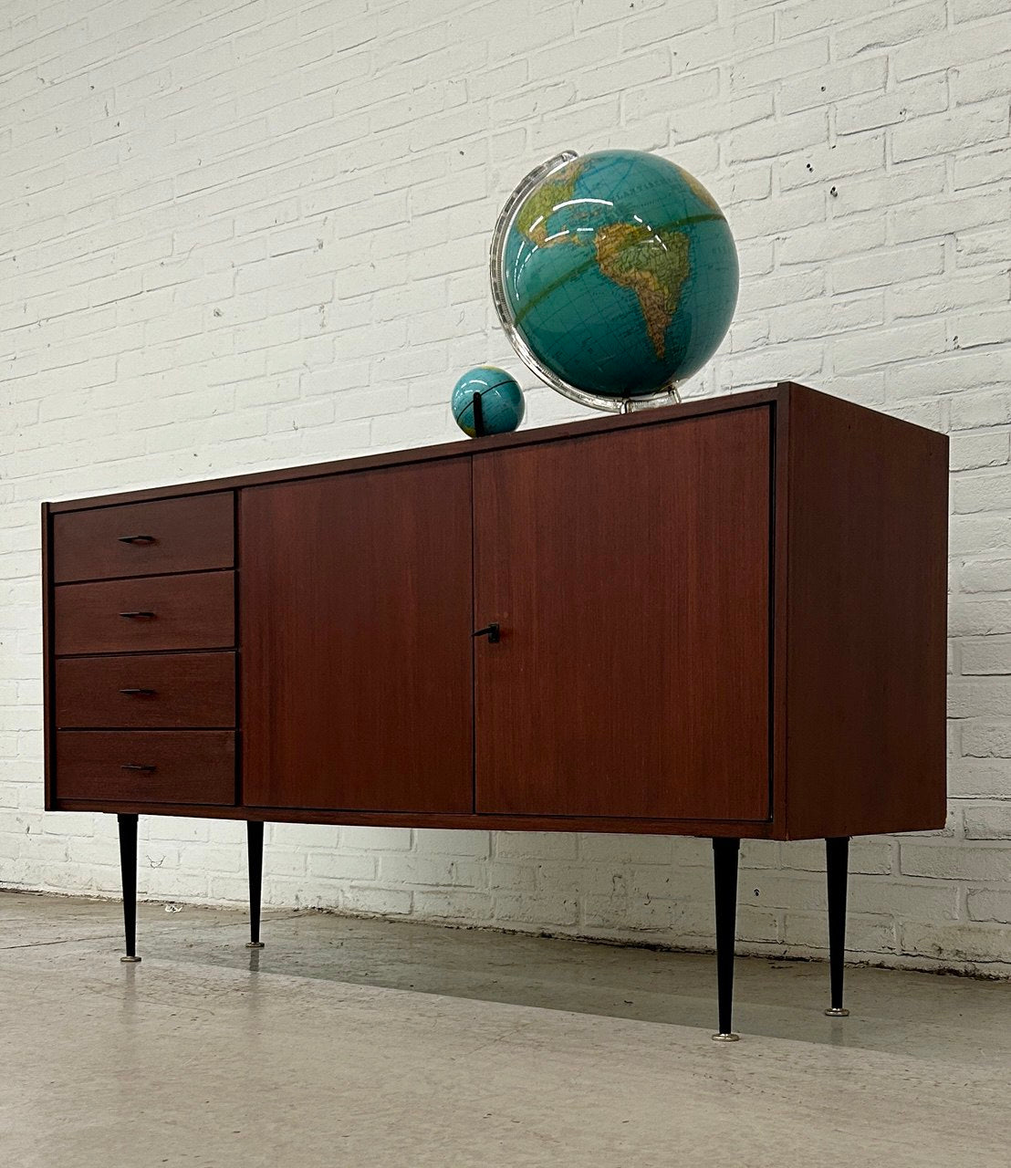 Vintage dressoir sideboard