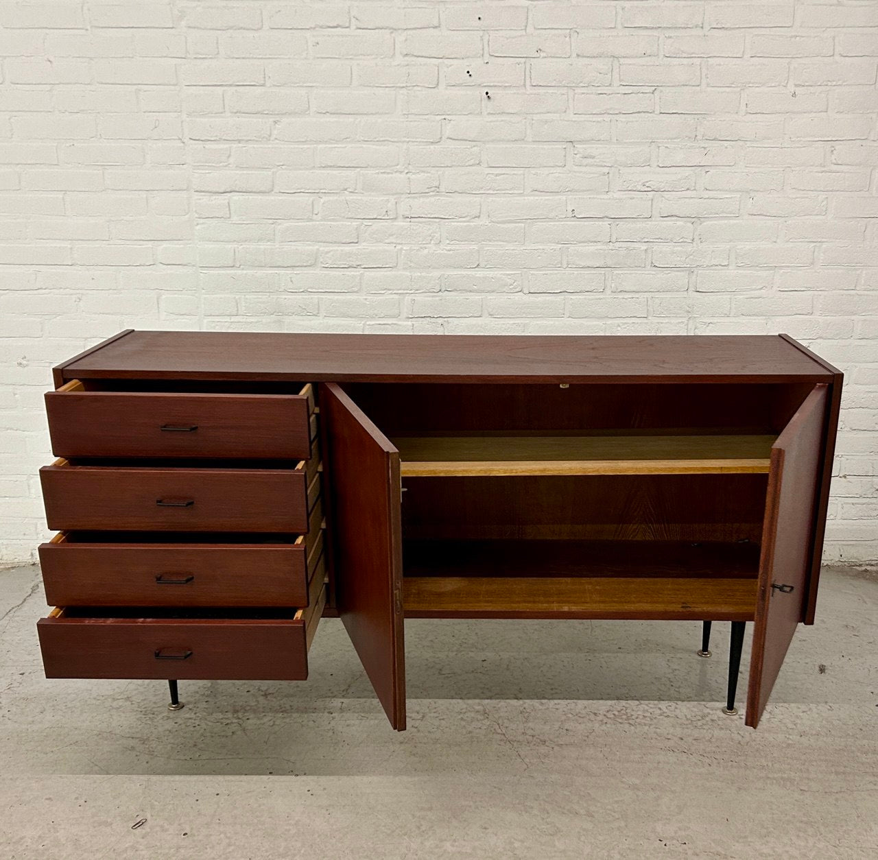 Vintage dressoir sideboard