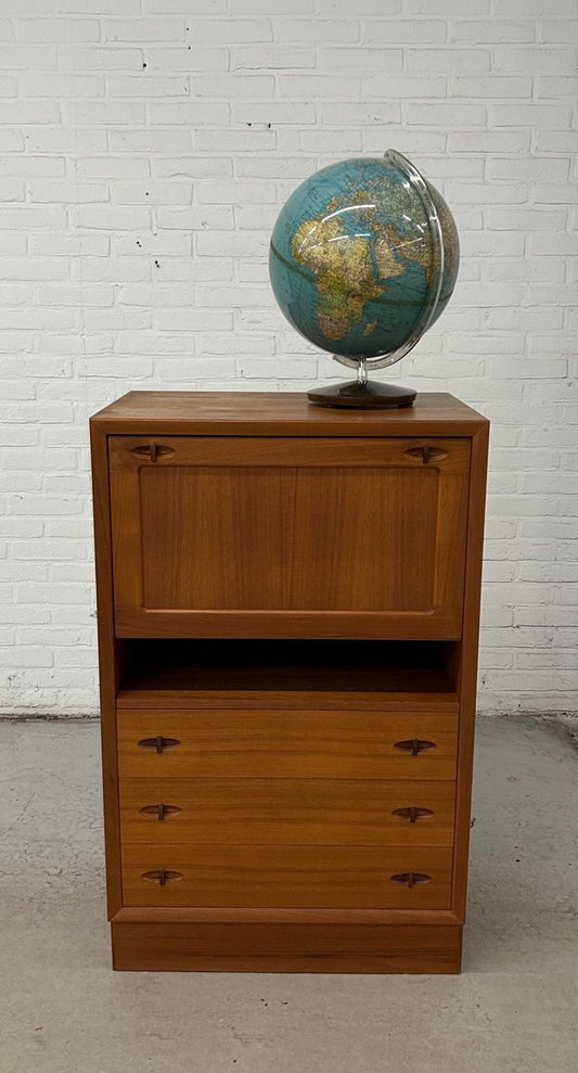 Deens teak cabinet H.W. Klein Bramin