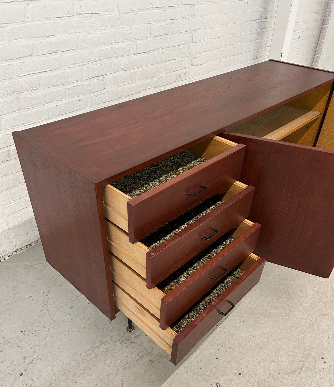 Vintage dressoir sideboard