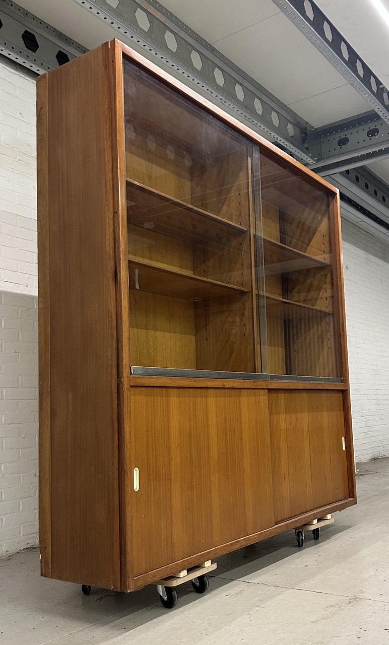 Vintage laboratoriumkast schoolkast