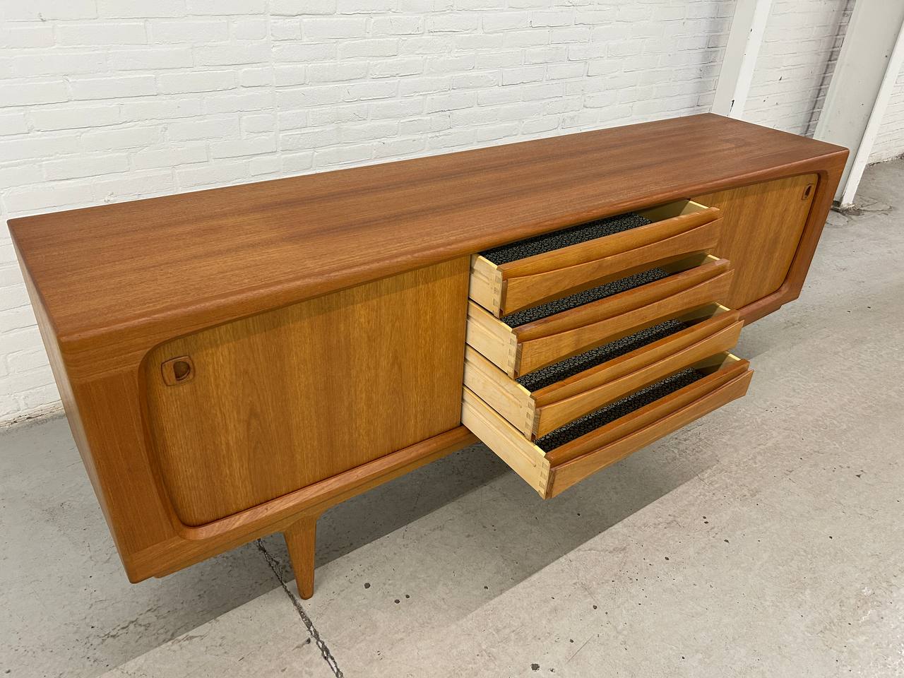 Deens vintage dressoir in teak