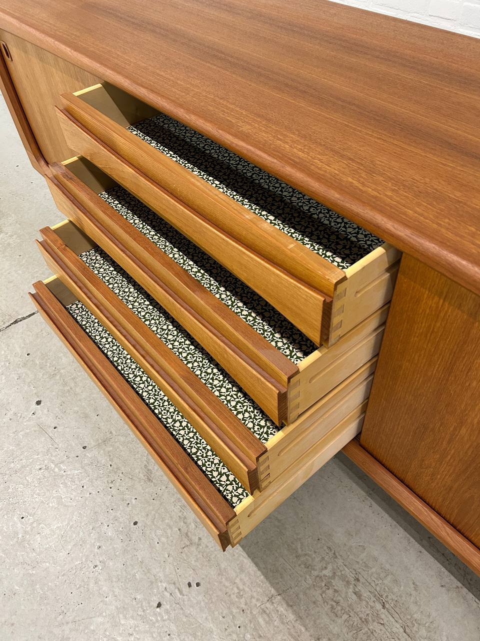 Deens vintage dressoir in teak