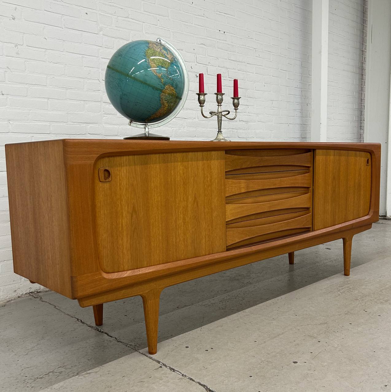 Deens vintage dressoir in teak