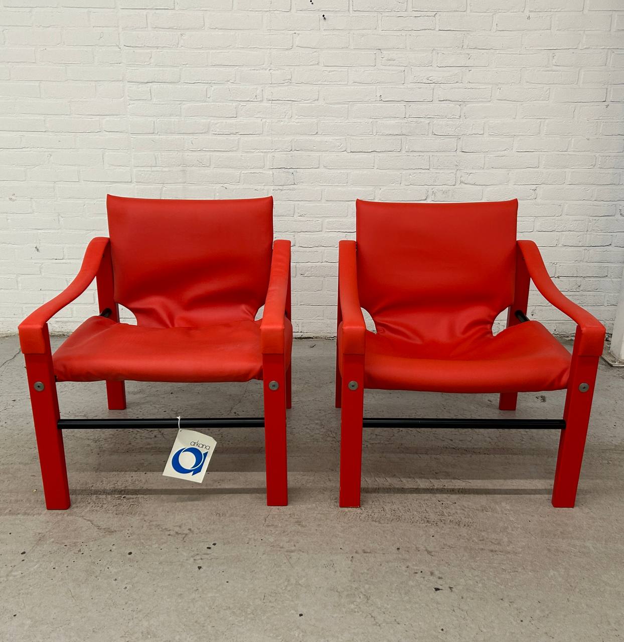 2 vintage Arkana Safari chairs