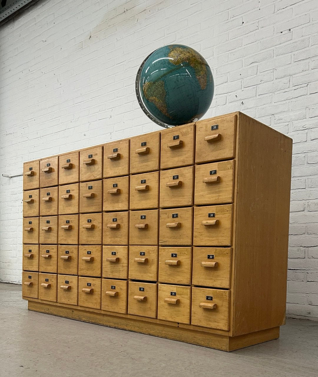 Vintage ladekast schoolkast apothekerskast