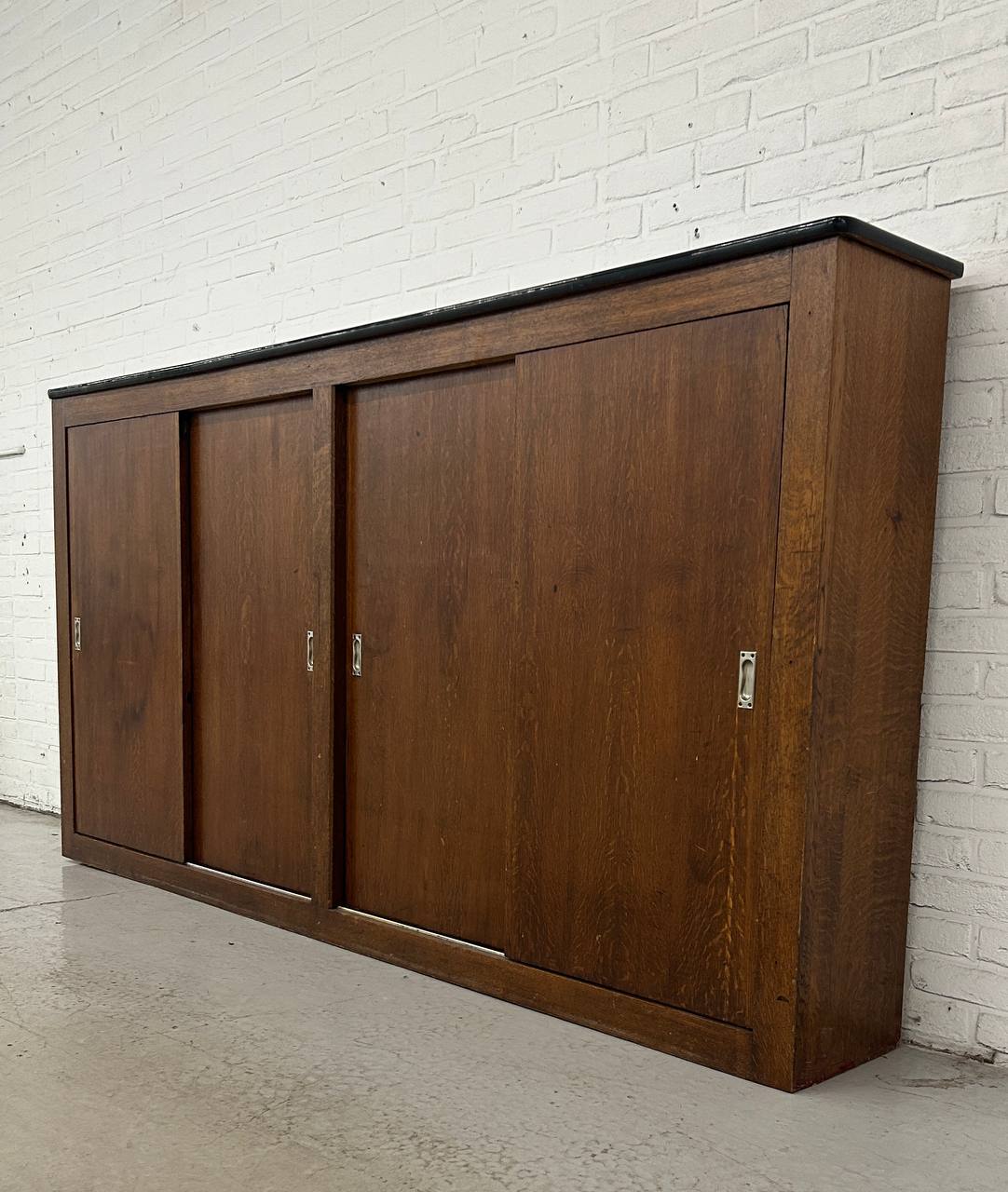 Vintage schoolkast - schuifdeurkast