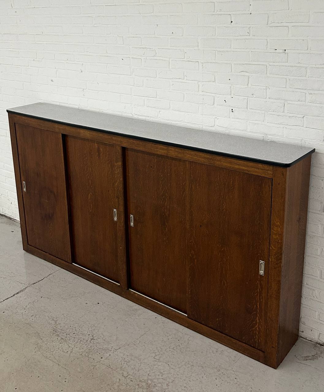 Vintage schoolkast - schuifdeurkast