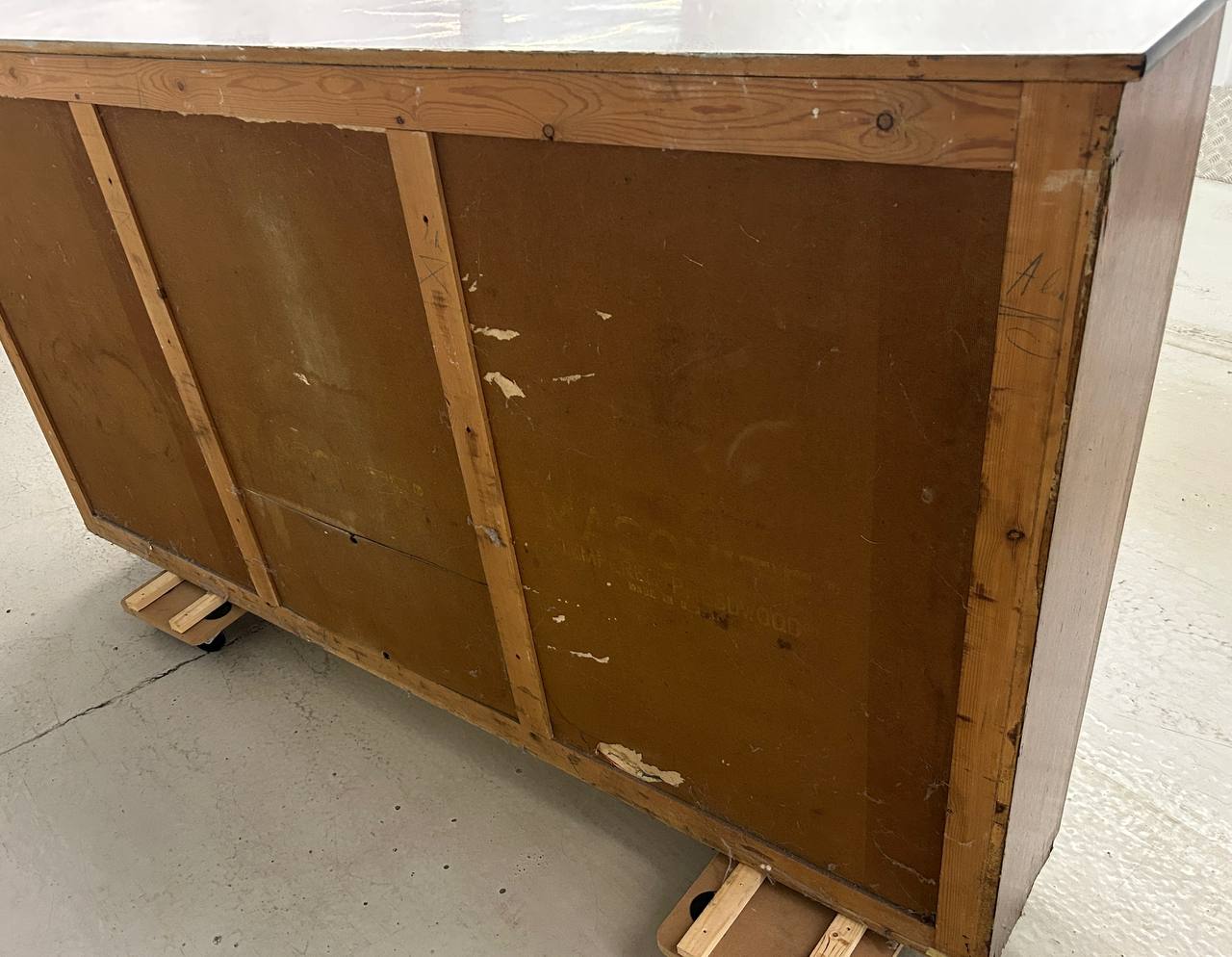 Vintage schoolkast - schuifdeurkast