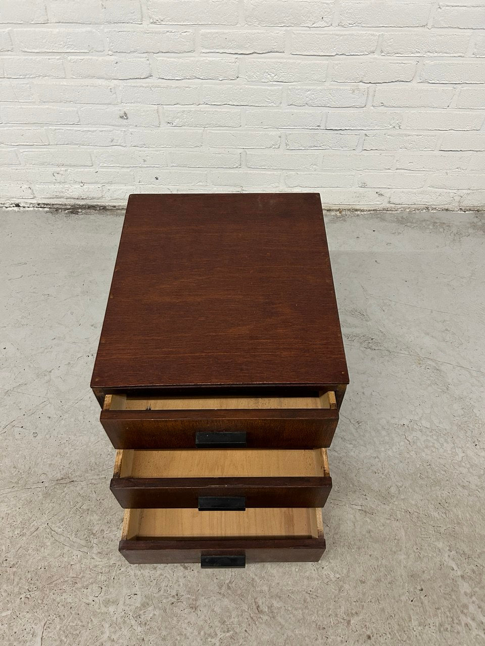 Oud vintage ladekastje