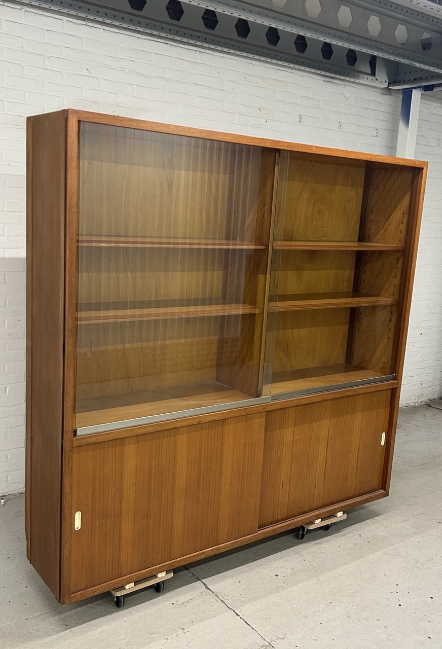 Vintage laboratoriumkast schoolkast