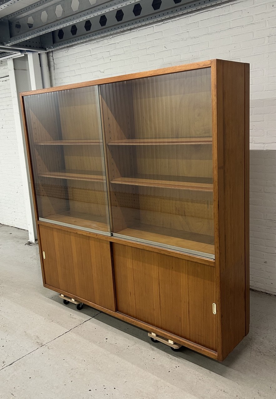 Vintage laboratoriumkast schoolkast