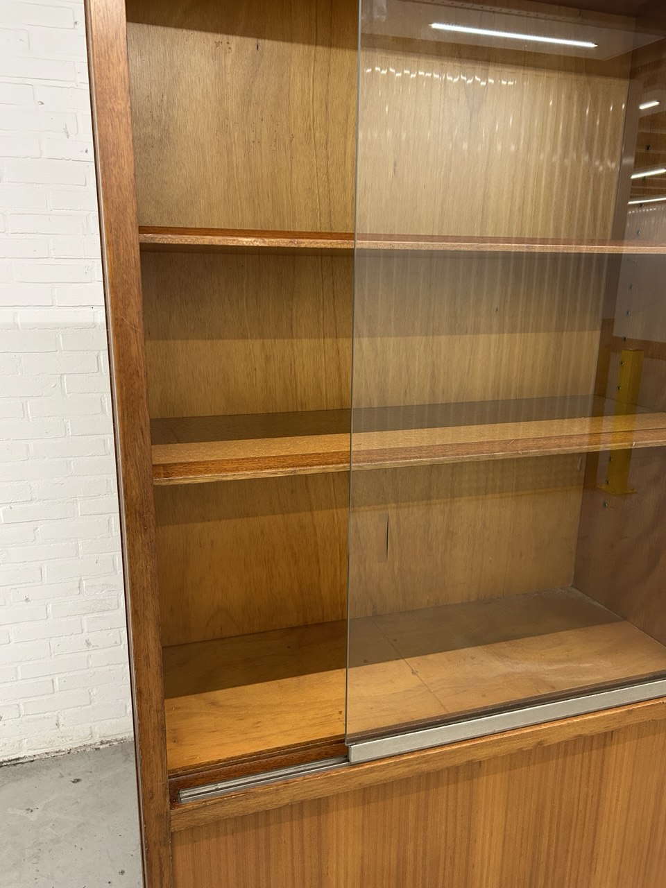 Vintage laboratoriumkast schoolkast