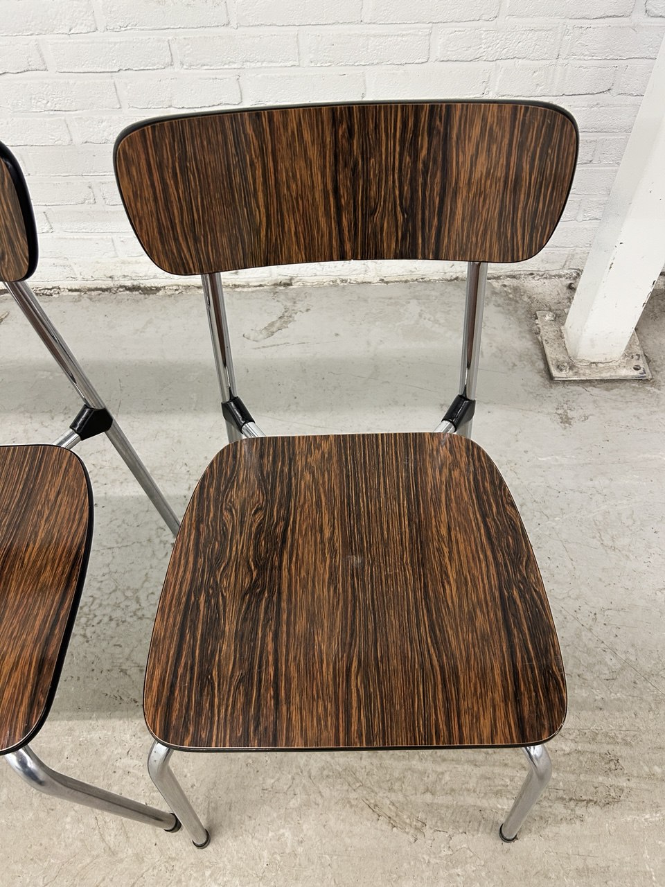 Vintage formica tafel met stoelen