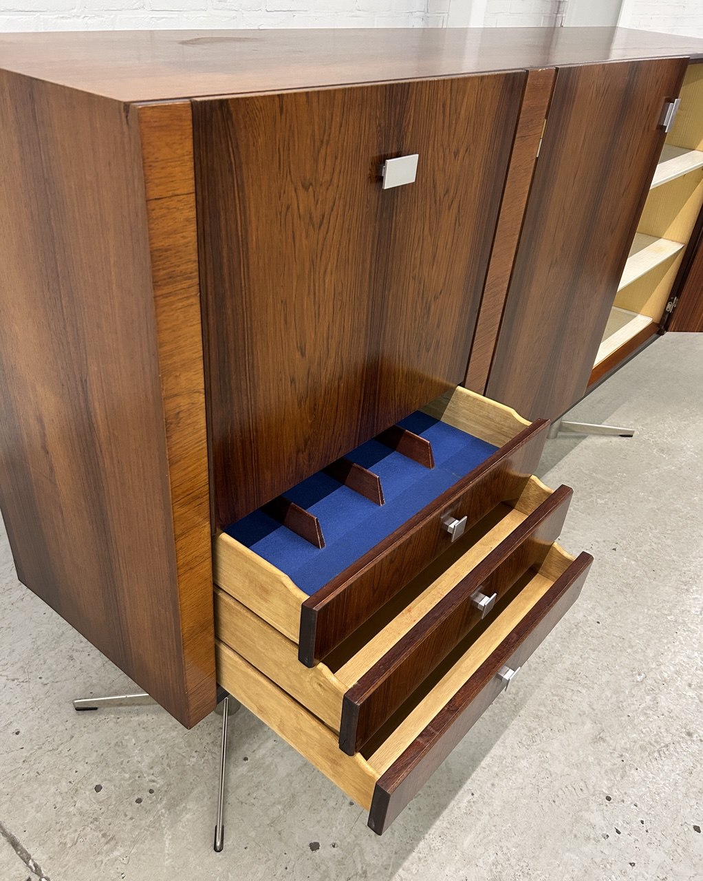 Highboard Louis van Teeffelen voor Wébé