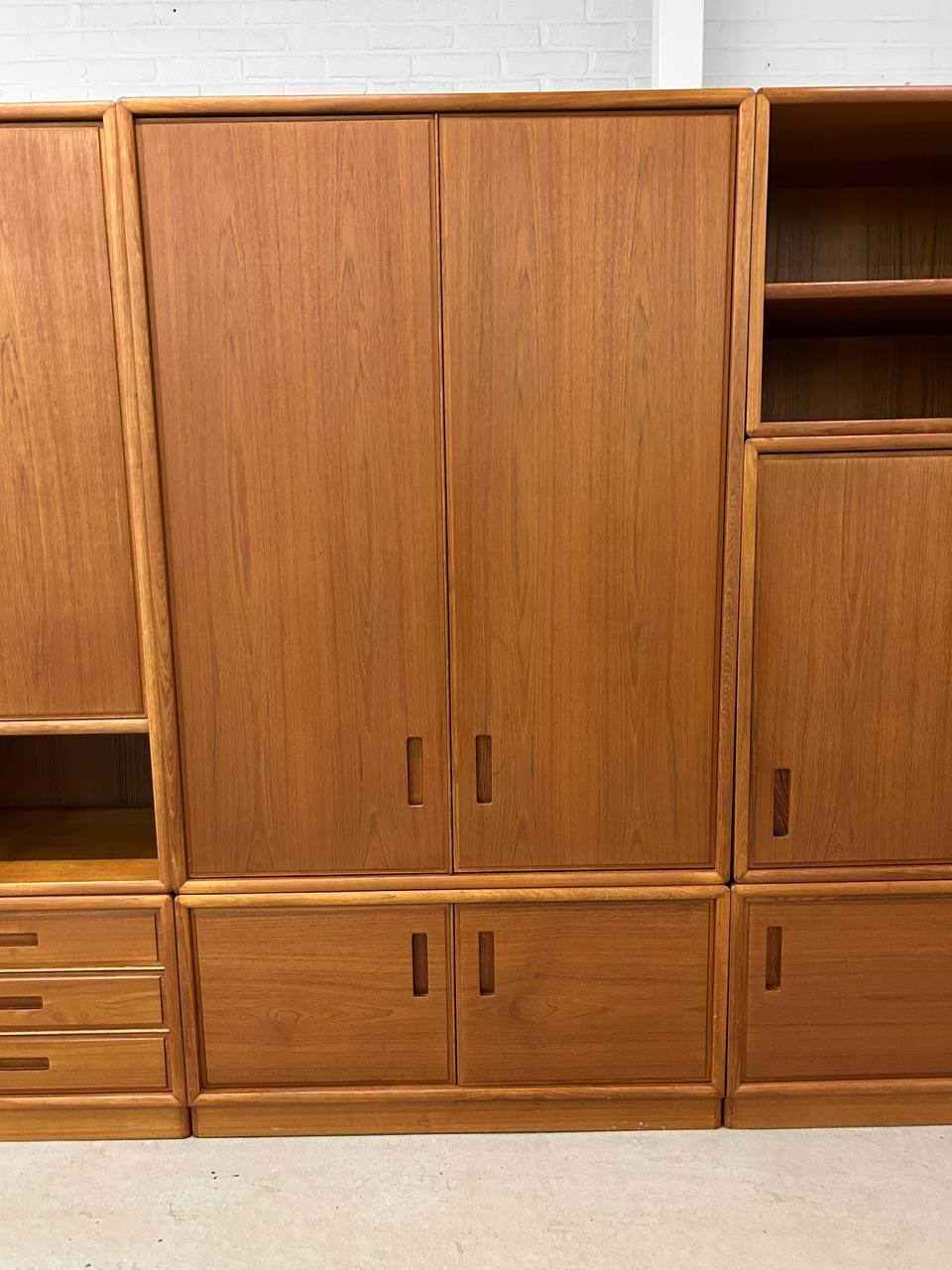 Vintage Teak Dyrlund wandmeubel