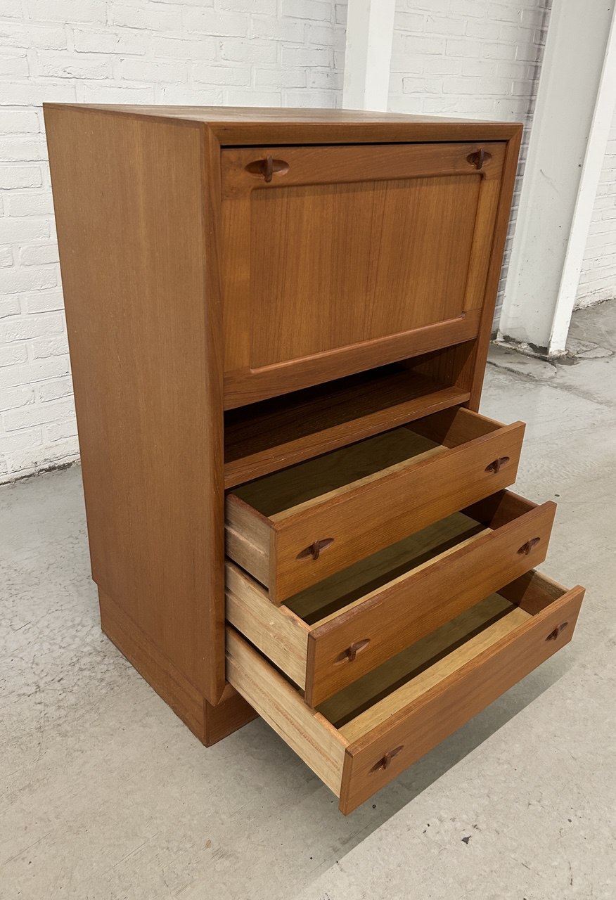 Deens teak cabinet H.W. Klein Bramin