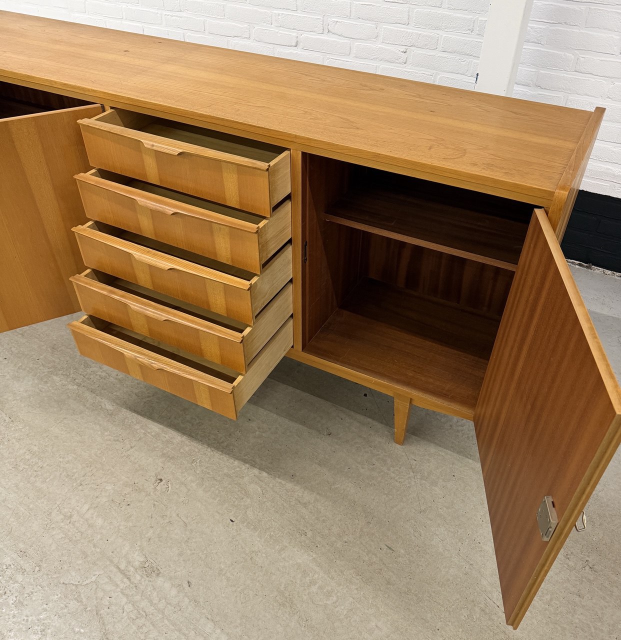 Vintage Designer Dressoir