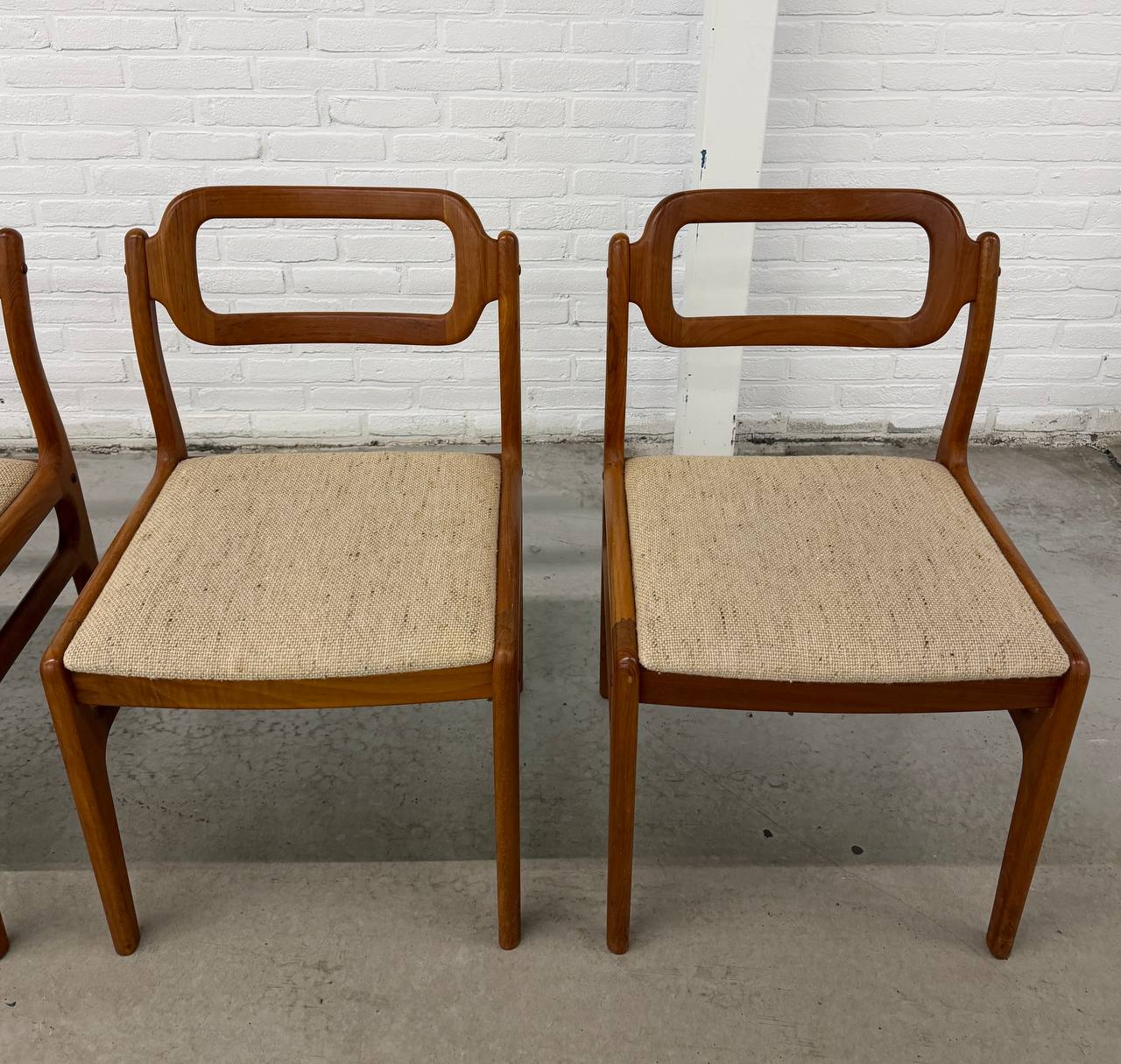 6 stoelen Johannes Andersen voor Uldum Møbelfabrik