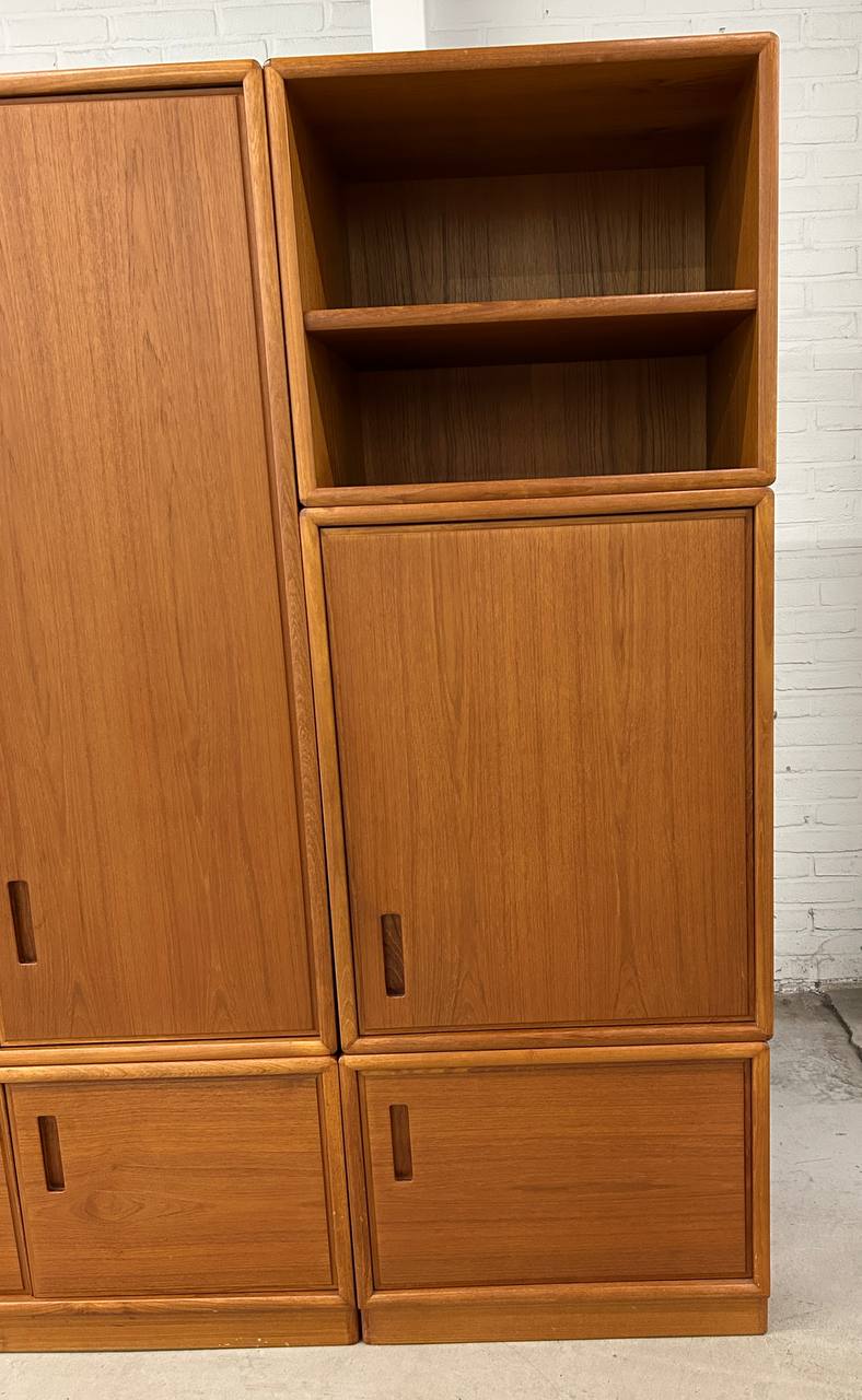 Vintage Teak Dyrlund wandmeubel