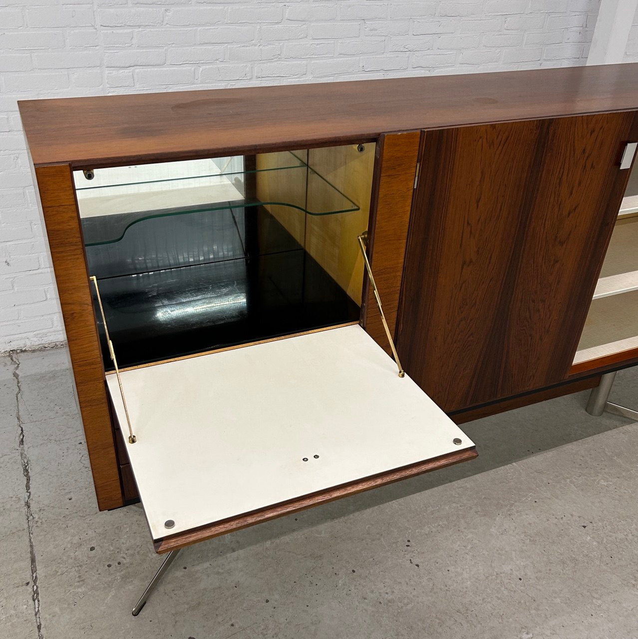 Highboard Louis van Teeffelen voor Wébé