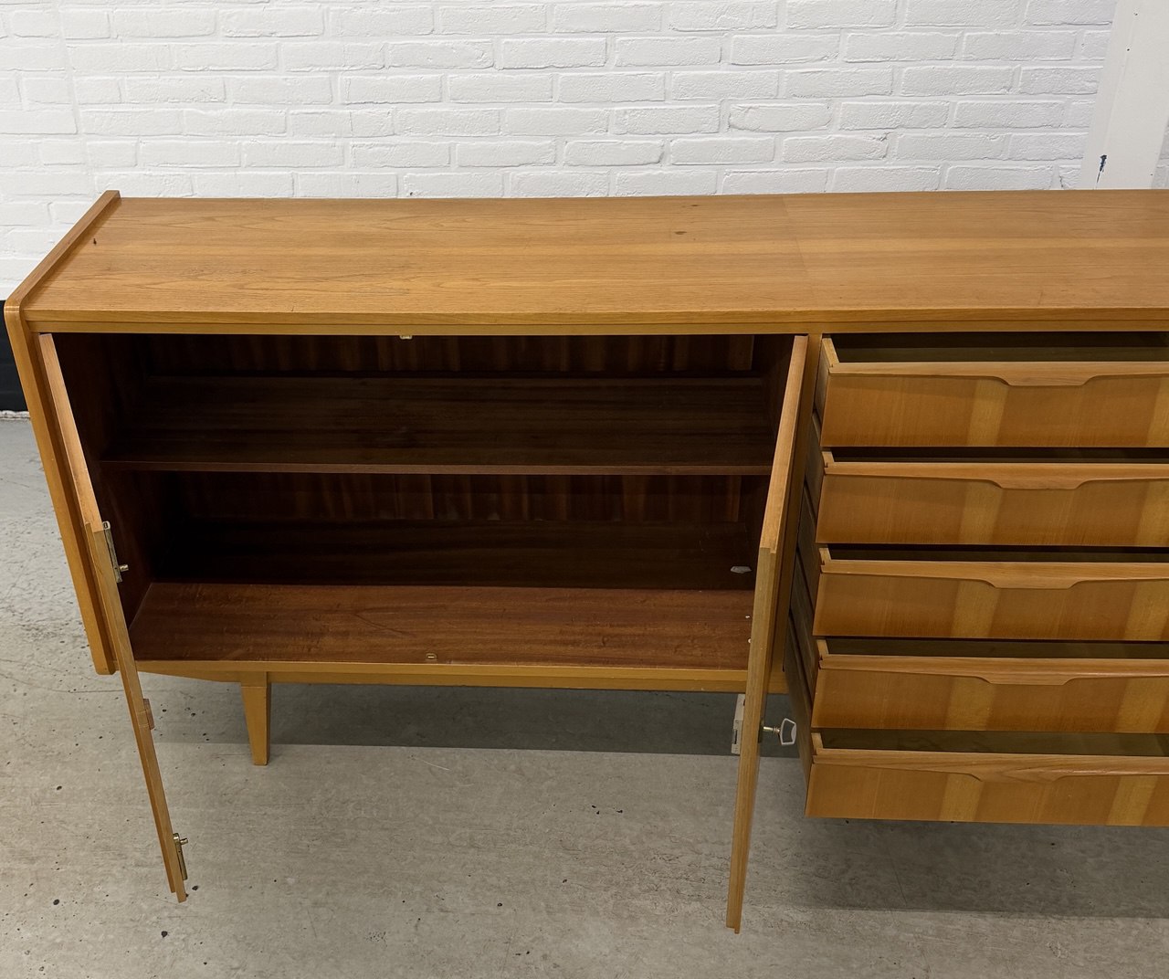 Vintage Designer Dressoir