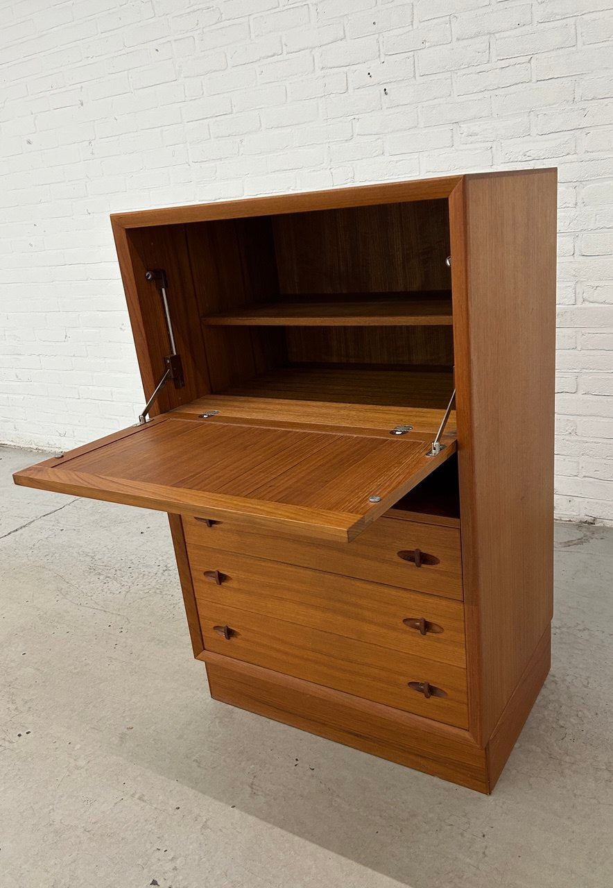 Deens teak cabinet H.W. Klein Bramin