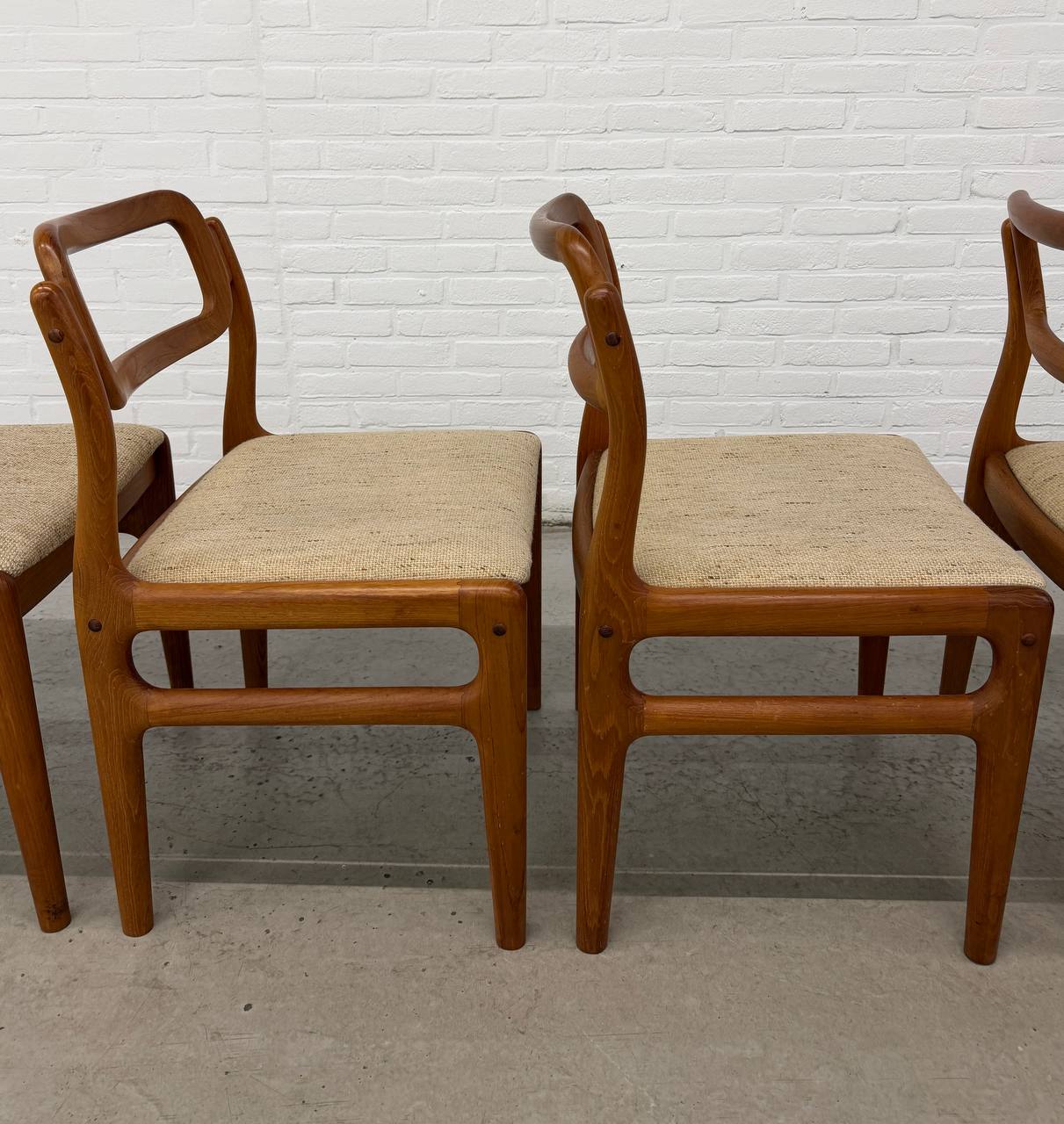 6 stoelen Johannes Andersen voor Uldum Møbelfabrik