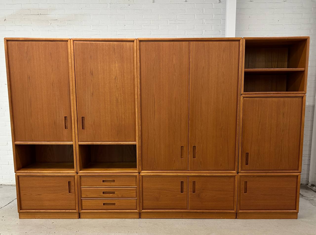 Vintage Teak Dyrlund wandmeubel