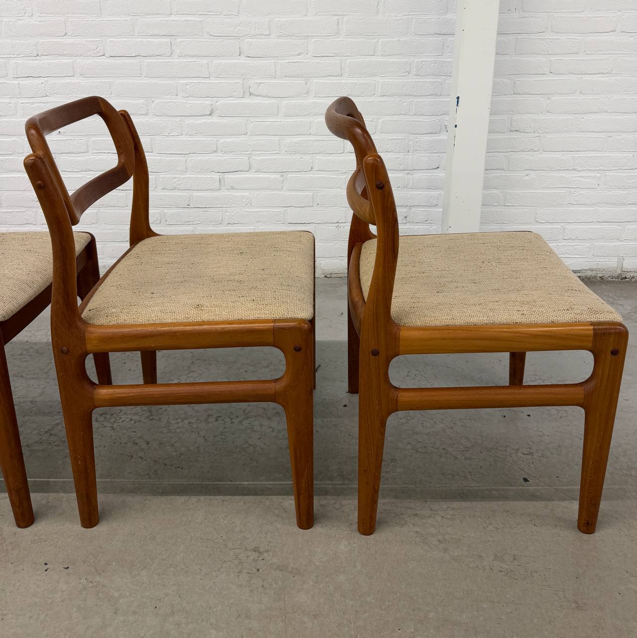 6 stoelen Johannes Andersen voor Uldum Møbelfabrik