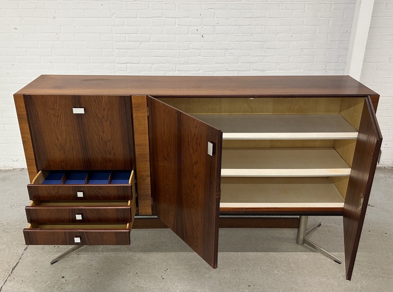 Highboard Louis van Teeffelen voor Wébé