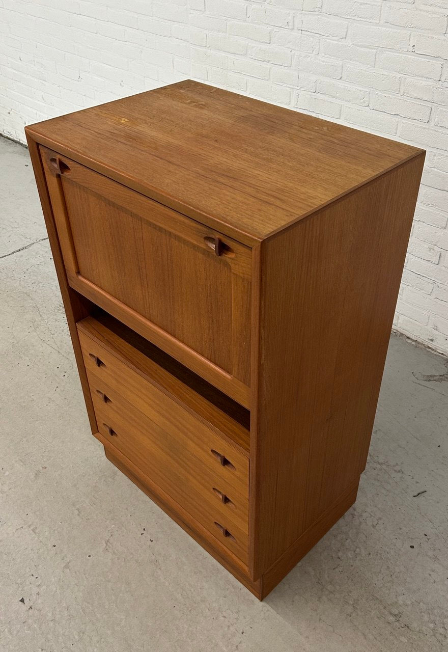 Deens teak cabinet H.W. Klein Bramin