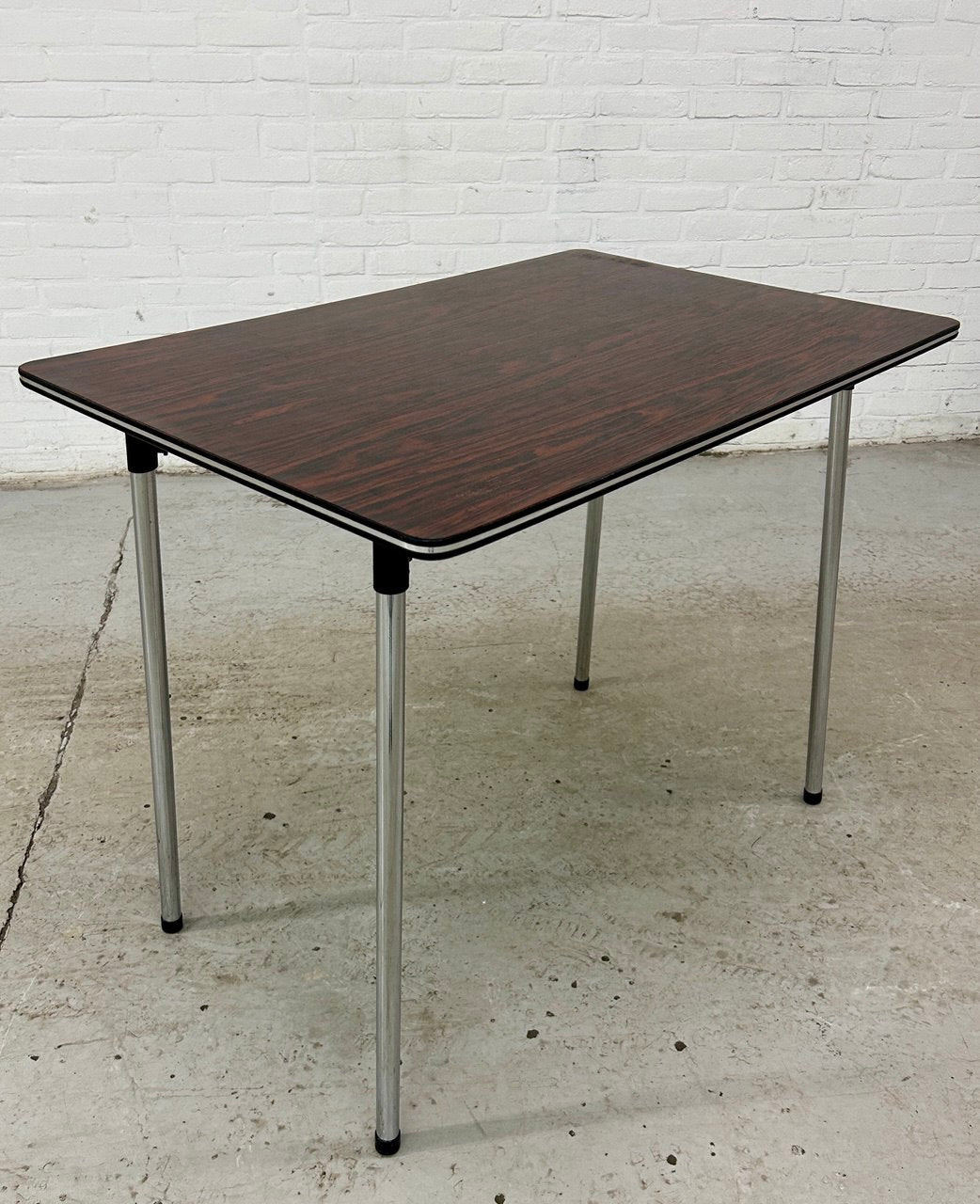 Vintage formica tafel met stoelen