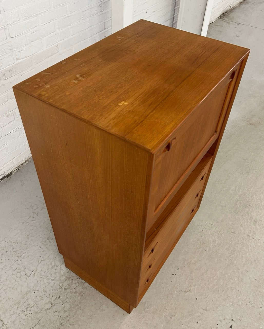Deens teak cabinet H.W. Klein Bramin