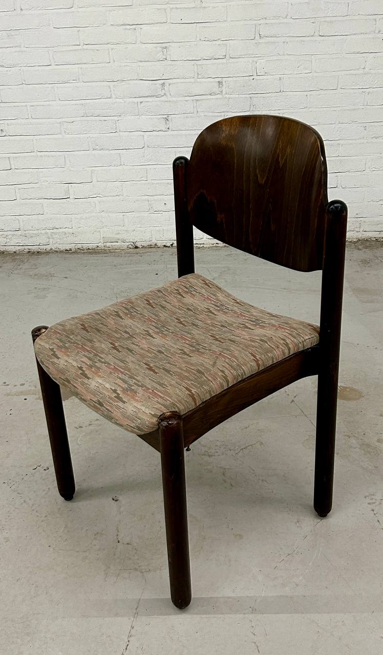 Partij 69 x vintage houten stapelstoelen