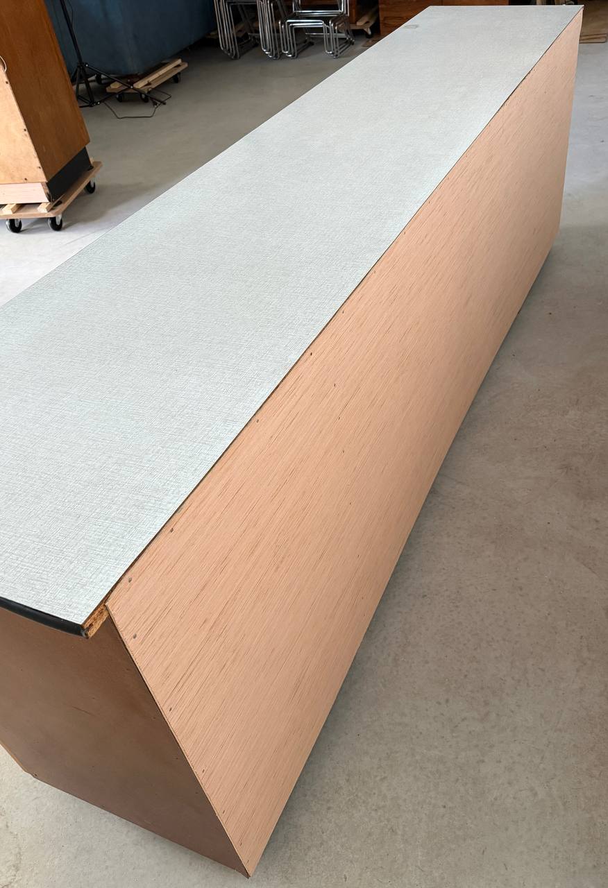 Industrieel vintage dressoir schoolkast