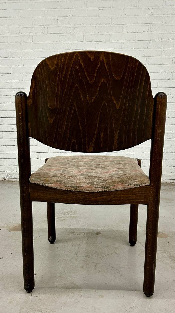 Partij 69 x vintage houten stapelstoelen