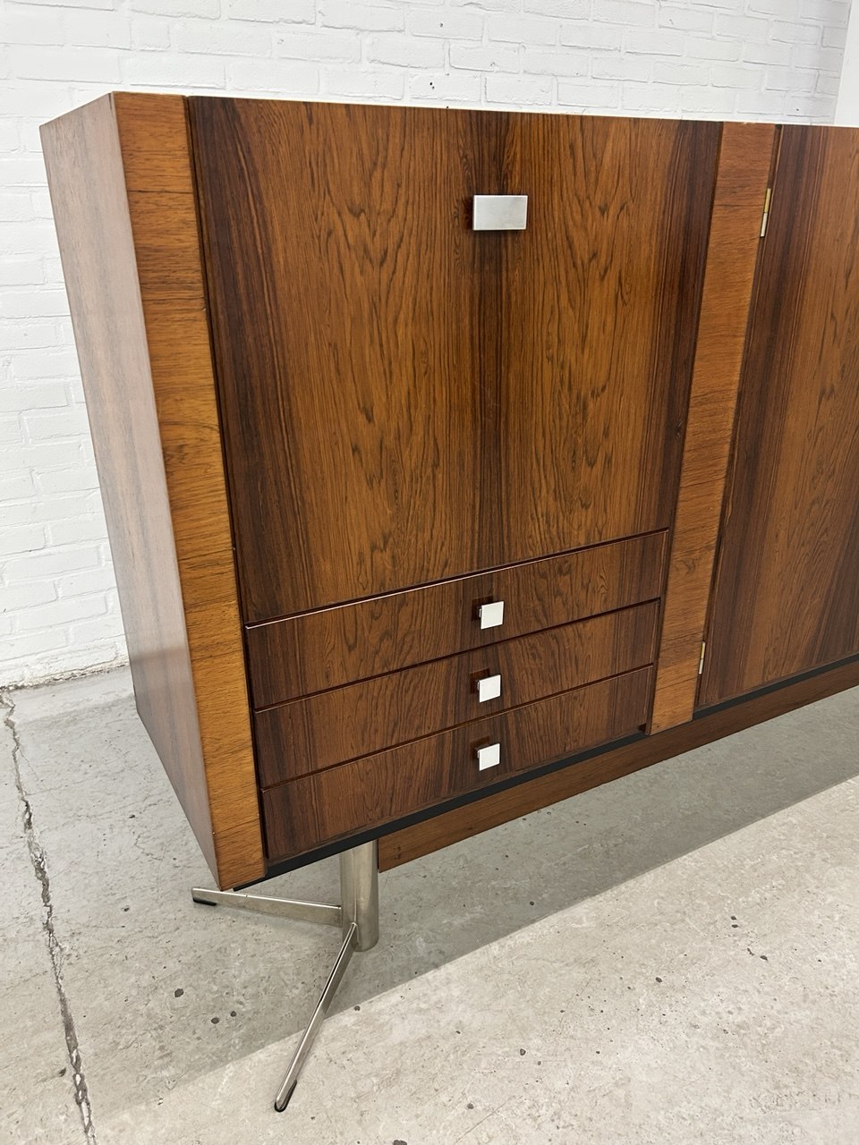 Highboard Louis van Teeffelen voor Wébé