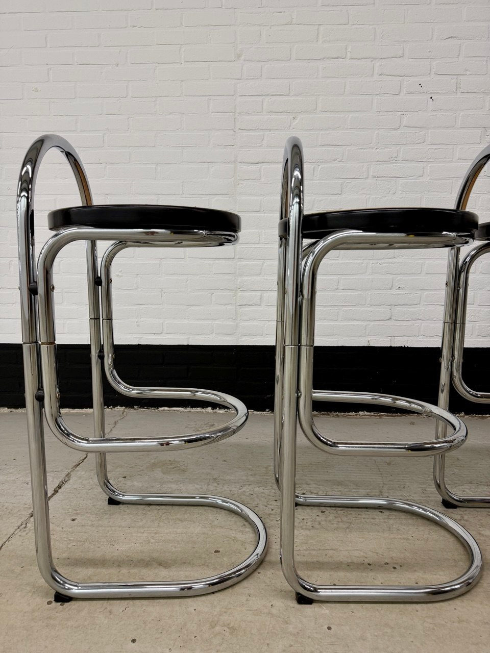 4 vintage Italy chrome barstools