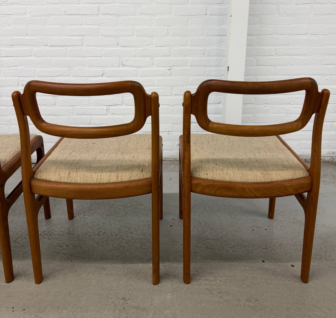 6 stoelen Johannes Andersen voor Uldum Møbelfabrik