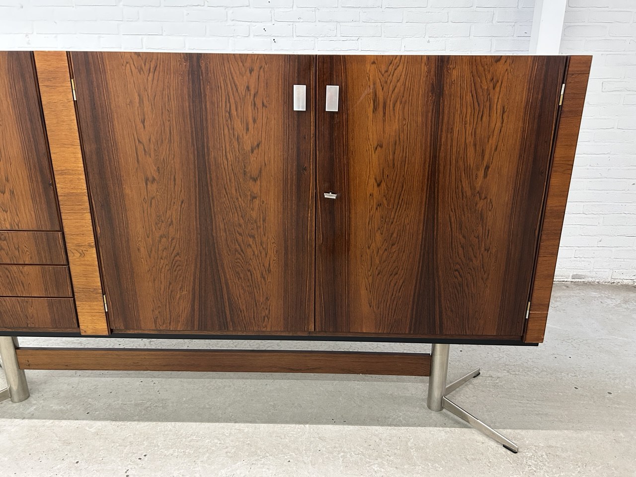 Highboard Louis van Teeffelen voor Wébé