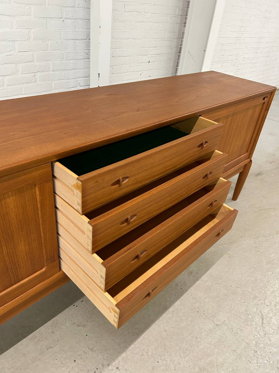 Deens teak dressoir H.W. Klein Bramin