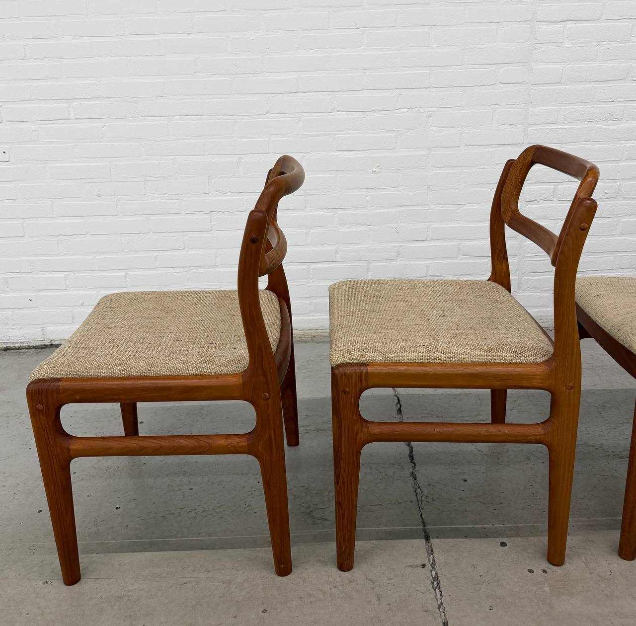 6 stoelen Johannes Andersen voor Uldum Møbelfabrik